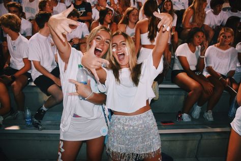 Ice Out Football Game Theme, White Out Themed Football Game, White Out Student Section, Football Game Highschool, Fnl Fits, White Out Football Game, Football Game Aesthetic, Football Game Themes, Football Season Outfits