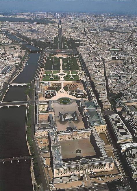 Louvre Palace, Museum In Paris, The Louvre Museum, Historical Background, Museums In Paris, Louvre Museum, The Louvre, Weird Pictures, 14th Century