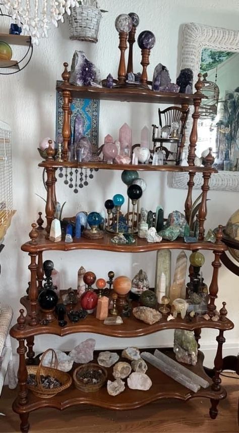 Witchy Shelf Ideas, Tarot Display Ideas, Crystal Book Shelf, Modern Witch Bedroom, Witch House Aesthetic Interior, Altar Shelf Ideas, Whimsical Shelves, Witchy House Interiors, Oddity Shelf