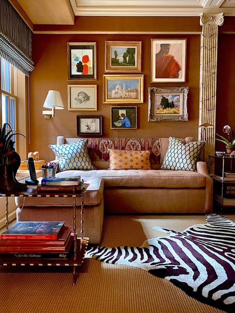 Feminine Living Room, New York City Buildings, Bunny Williams Home, Bunny Williams, Manhattan Apartment, Cosy Living, Living Room Interior Design, Design Salon, New York Apartment