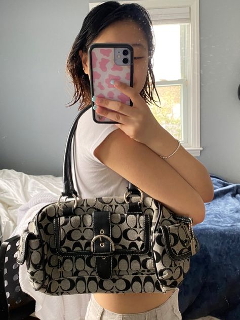 brandy melville vintage coach baugette bag white crop top outfit dickies Coach Vintage Bag Outfit, Vintage Coach Bags Outfits, Coach Bag Outfit Style, Coach Purse Outfit, Vintage Bag Outfit, White Crop Top Outfit, Coach Vintage Bag, Coach Bag Outfit, Thrift Wishlist