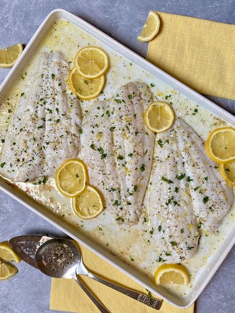 Healthiest Baked Flounder with Lemon and Garlic Lemon Pepper Flounder, Oven Baked Flounder Fillets, Flounder Filets Recipes, How To Cook Flounder Filets, Baked Flounder Fillet Recipes, Flounder Fish Recipes Baked, Baked Flounder Oven, Baked Flounder Recipes, Flounder Recipes Healthy