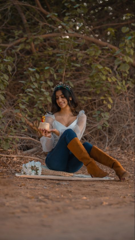 Fall Themed Birthday Photoshoot, Autumn Birthday Photoshoot, Birthday In The Woods, November Birthday Photoshoot Ideas, Fall Birthday Photoshoot, 19th Photoshoot, Woods Autumn, Fall Pics, Birthday Pics