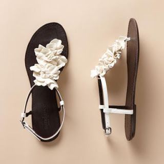 Cute Flat Sandals, Beach Wedding Sandals, Mode Shoes, Pretty Sandals, Beautiful Sandals, English Learning, Wedding Sandals, Cute Sandals, White Sandals