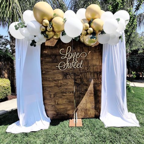 Rustic Bridal Shower Backdrop, Bridal Shower Backdrop, Barn Wedding Decorations, Shower Backdrop, Engagement Party Decorations, Rustic Bridal, Bridal Shower Rustic, Balloon Decorations, Barn Wedding