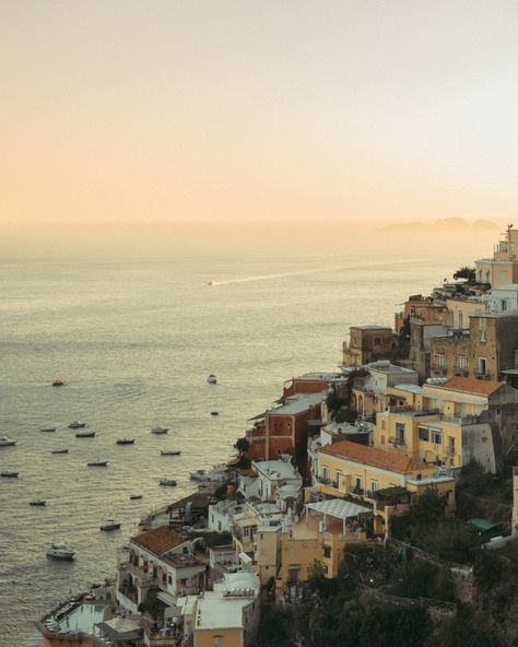 The fall season that I dream of: October on the Amalfi Coast. #italy #amalficoast #positano Italy October, Positano Italy, Amalfi Coast Italy, Italy Trip, The Amalfi Coast, Dream Vacation, Positano, Amalfi Coast, Amalfi