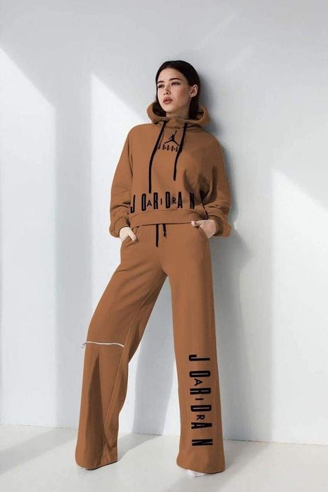 One Set Outfit, Katie Sturino, Jogging Outfit, Fitness Wear Outfits, Iranian Women Fashion, Woman Dresses, Body Acceptance, Stylish Winter Outfits, Fashion Top Outfits