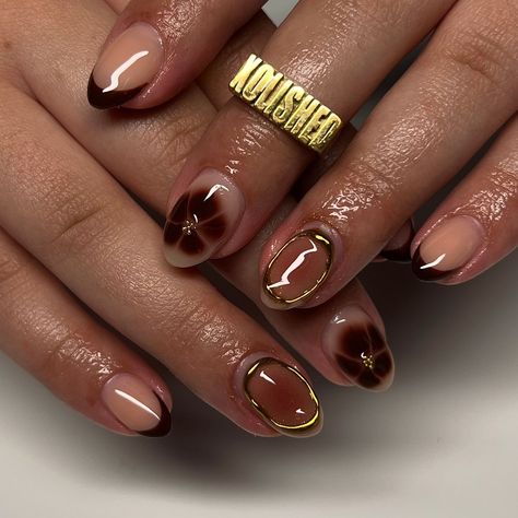 ROCKLAND COUNTY NAIL TECH | loving the browns for autumn 🤎✨ ⋆ ˚｡⋆୨୧ ⁺˚⋆｡°✩₊ #rocklandnailtech #rocklandnails #rocklandnailsalon #nailart #nailsofinstagram #gelx… | Instagram Nail Art For Autumn, Brown Nails Art Designs, Brown 3d Nails, Nail Brown Design, Nail Art Fall 2024, Nails Aesthetic Autumn, Nail Aesthetic Instagram, Nails Design Brown, Autumn Nails Brown