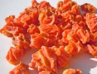 How to Dehydrate Carrots in Your Oven: These dried carrots kept their color because they were blanched before being dehydrated Dehydrating Carrots, Dehydrate Carrots, Carrots In Oven, Pig Ideas, Carrot Dogs, Rabbit Treats, Dehydrated Fruit, Diy Dog Treats, Dried Vegetables