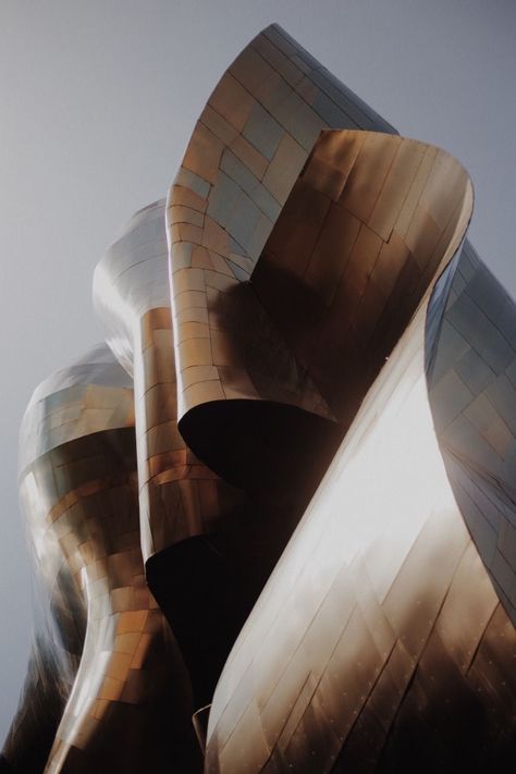 Gehry Architecture, Deconstructivism, New York Architecture, Architectural Sculpture, Design Theory, Famous Architects, Frank Gehry, Recycled Projects, Frank Lloyd Wright