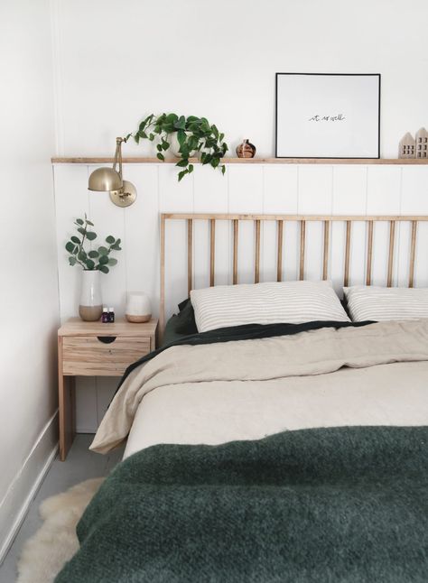 Looking to update your bedroom? These wood spindle beds are a beautiful, classic way to update your room! #bedroom #decor #woodbedframe Minimal Farmhouse, Apartment Bedrooms, Austin Apartment, Old Bed Frames, Slatted Headboard, Diy Headboards, Bed Swing, Diy Headboard, Bedroom Modern