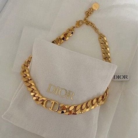 Dior Gold Necklace, Choker Gold Necklace, Gold Necklace Dainty, Chunky Choker Necklace, Chunky Choker, Dior And I, Fashion Shoes Heels, Choker Gold, Jewelry Photoshoot