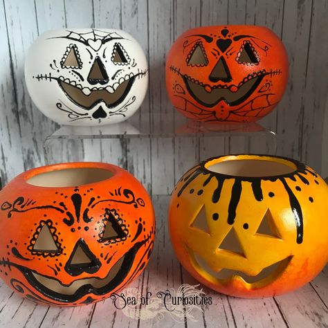 Halloween Golf Cart Ideas, Halloween Golf Cart, Mini Pumpkin Painting Ideas, Mini Pumpkin Painting, Golf Cart Ideas, Bar Golf, Pumpkin Designs Painted, Pumpkin Bar, Halloween Decorating Ideas