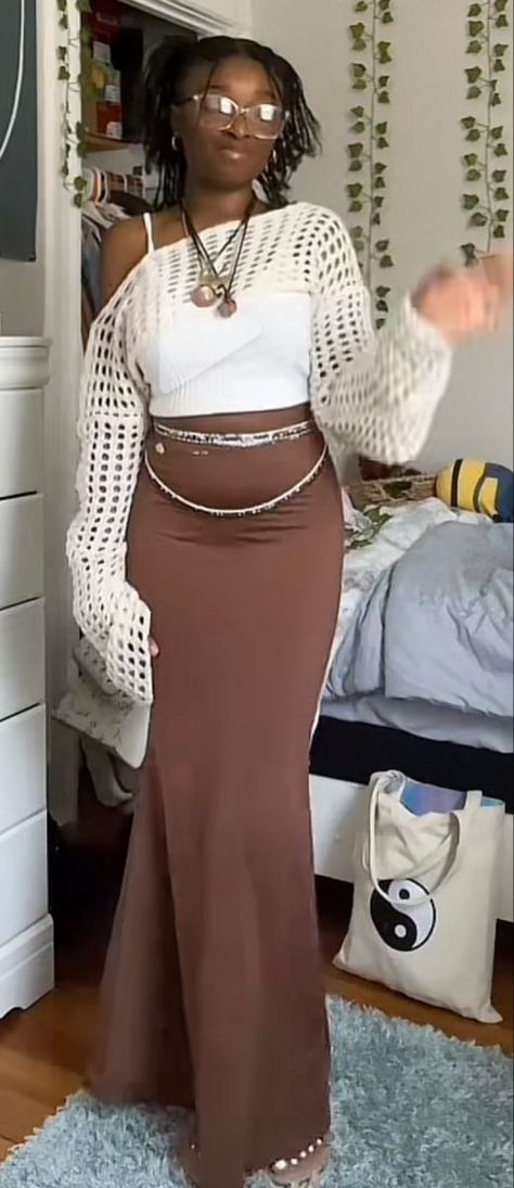 Hey Miss Kelsey, Earthy Sweatpants Outfit, Earth Outfits Black Women, Earhy Outfits For Black Women, Eathy Girl Outfits, Boho Aesthetic Clothing, Boho Black Skirt Outfit, Earthy Boho Outfits Black Women School, Earthly Aesthetic Outfit