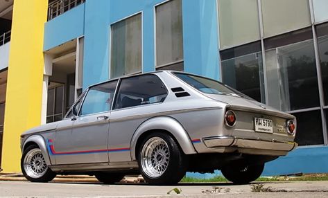 Bmw 2002 Tii, Classic Bmw, Luxury Private Jets, Bmw Classic Cars, Bmw Alpina, Bmw Love, Bmw Classic, Bmw 2002, Car Designs