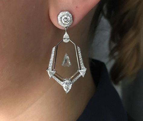 Nikos Koulis, White Diamond Earrings, Gold Jewelry Fashion, Ear Jewelry, Modern Jewelry, Turquoise Jewelry, Jewelry Trends, Crystal Jewelry, Ring Verlobung