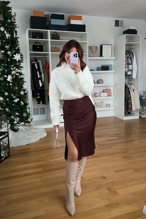 Chunky Girl Outfits, Racoon Aesthetic, Satin Skirt Outfit Fall, Grad Pictorial, Midi Satin Skirt Outfit, Winter Fits 2023, 2023 Work Outfits, Midi Skirt Fall Outfit, Satin Skirt Outfit Winter