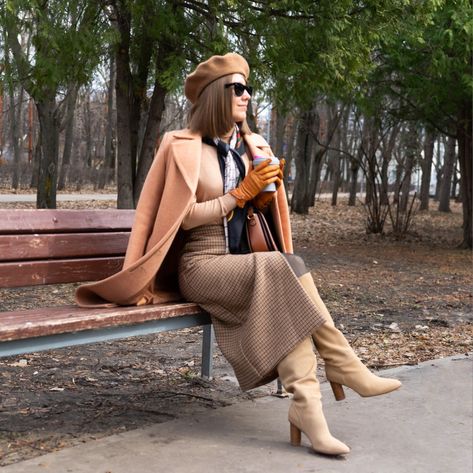 Outfit of the day, beige coat, beret, gucci, parisian style, streetstyle Beige Coat, Wrap Coat, Parisian Chic, Parisian Style, Outfit Of The Day, Lookbook, The Day, Street Style, Gucci