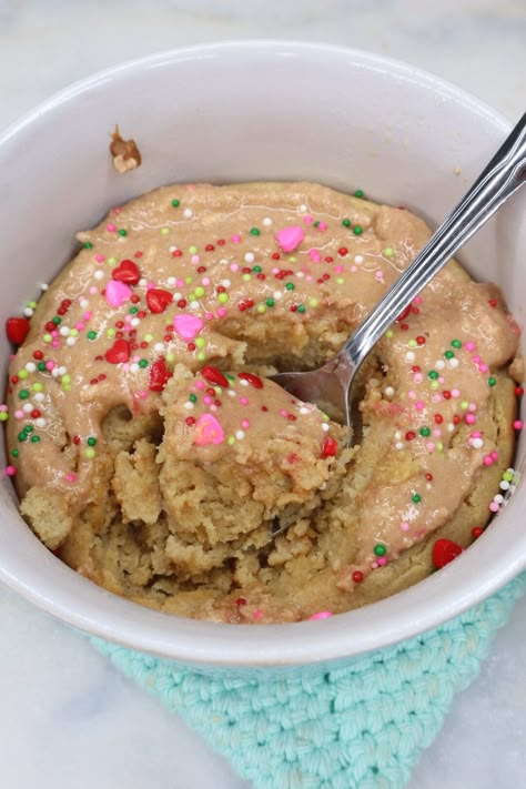 Sugar Cookie Protein Baked Oats - Cooking Katie Lady Protein Oatmeal Cookie Dough, Sugar Cookie Overnight Oats, Cookie Butter Baked Oats, Protein Baked Oats No Egg, Monster Cookie Overnight Oats, Cookie Dough Protein Overnight Oats, Strawberry Protein, Protein Baking, Sugar Free Syrup