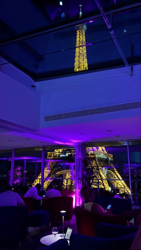 Paris Luxury Lifestyle, Party In Paris Aesthetic, Paris Rich Aesthetic, Paris Nightlife Aesthetic, Paris Night Aesthetic, Paris Aesthetic Night, Paris Story, Paris Snap, Fancy Places