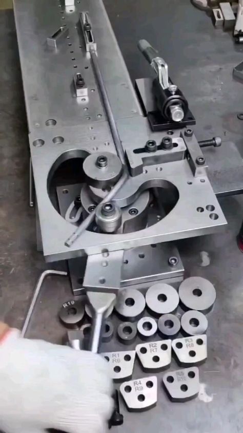 Fabrikasi Logam, Metal Sheet Design, درج السلم, Tipografi 3d, Machining Metal Projects, Metal Bender, Metal Fabrication Tools, Metal Bending Tools, Sheet Metal Fabrication