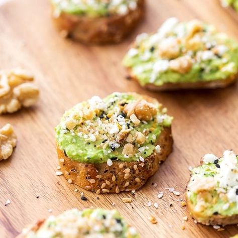 Mini Avocado Toasts - Pizzazzerie Toast Appetizers, Vegan Platter, Mini Tostadas, Toast Aperitif, Yummy Appetizers Parties, Avocado Toasts, Toast Avocado, Recipes Avocado, Brunch Appetizers