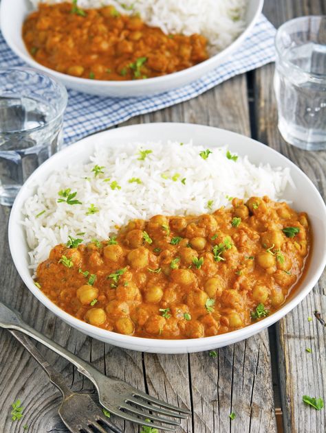 (Vegan) Easy Chickpea Tikka Masala Chickpea Tikka Masala, Think Food, Tikka Masala, Food Lifestyle, Samosa, Veg Recipes, Vegan Cooking, Veggie Dishes, Vegan Eating