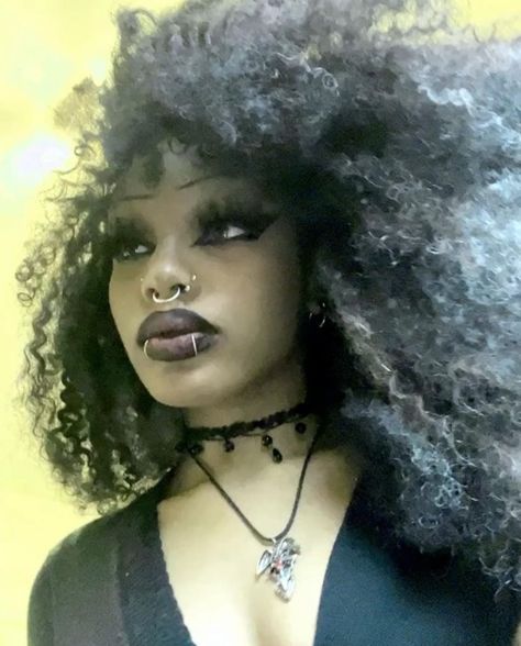 Black Goth Girl Makeup, Black Goth Hairstyles, Black Goth Girl Aesthetic, Goth Bios For Instagram, Afro Goth Aesthetic, Goth Girl Makeup, Black Alt Girl, Black Emo Girl, Black Goth Makeup