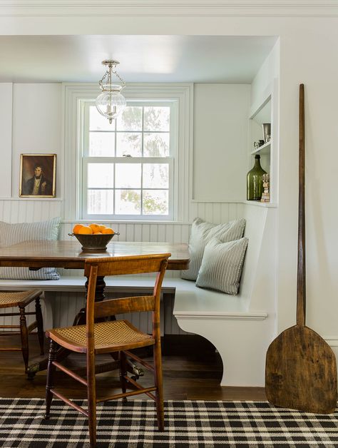 Old Town Road - Carpenter & MacNeille Seating In Kitchen, New England Homes, Banquette Seating, White Cottage, Kitchen Nook, Dining Nook, Breakfast Nook, Vintage Modern, Breakfast Room