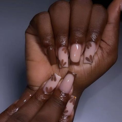 BEAUTYHIVE BY DEMMYS on Instagram: "Choco🤎" Simple May Nails Short, Brown And Pink Nails Acrylic Short, Acrylic Square Nails Designs Ideas, Short Nails Brown Design, Brown Nail Art Ideas, Cute Brown Nails Ideas, Simple Nail Designs Brown, Nails Aethestic, Cozy Nail Designs