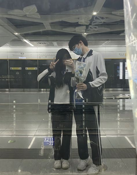 Korean School Couple, Korean Student Couple, School Couple Goals, High School Couple Aesthetic, School Couple Aesthetic, School Boy Aesthetic, Chinese School Uniform, China Couple, High School Couples