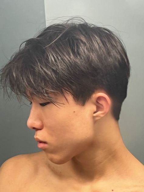 Middle Part Undercut Men Straight Hair, Middle Part With Undercut Men, Asian Hairstyles Men Straight Hair, Haircuts Round Face Men, Guy Straight Haircuts, Short Haircuts Men Straight Hair, Guy Haircuts Asian, Mens Haircuts Short Straight Hair, Asian Men Hairstyle Middle Part