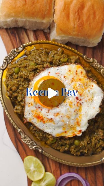 Kheema Recipe Indian, Chicken Keema Recipe Indian, Mumbai Cafe, Chicken Keema Recipe, Chicken Keema, Keema Recipes, Pav Recipe, Love Street, Classic Dishes