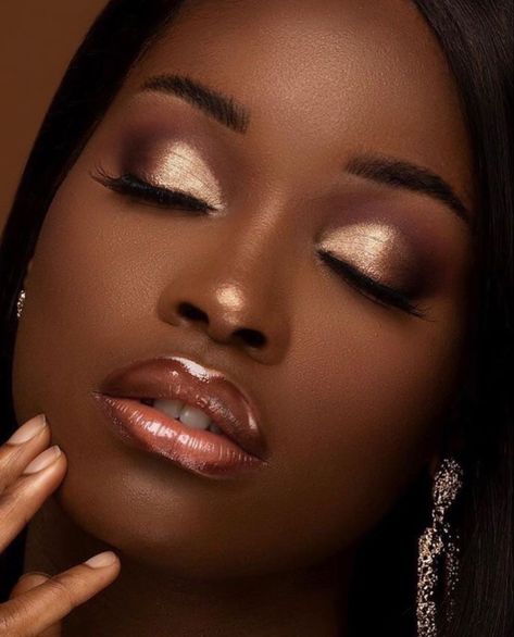 African Makeup, Gold Makeup Looks, Bronze Eyeshadow, Gold Eye Makeup, Makeup For Black Skin, Brown Skin Makeup, Beauty Aesthetic, Dark Skin Beauty, Moody Wedding