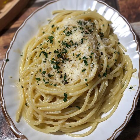 Learn how to make perfect Pasta Aglio e Olio with step-by-step instructions, variations, pairing ideas, and tips for flawless flavor. Grammy Recipes, Moose Farts, Hot Fudge Pie, Pasta Aglio E Olio, Pasta Aglio, Pumpkin Fritters, Garlic Parmesan Potatoes, Pairing Ideas, Gluten Free Spaghetti