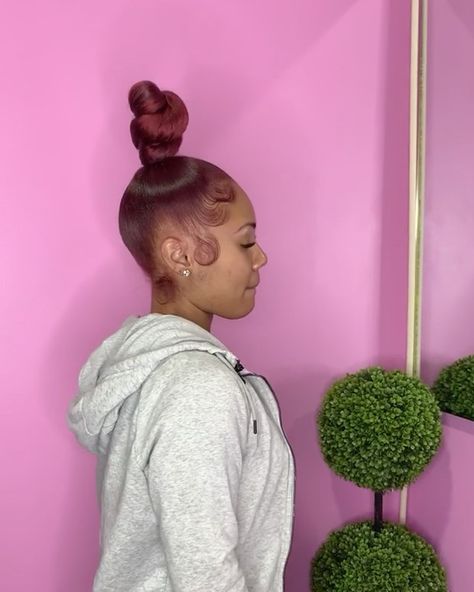 🌸🌺THE SPOT🌸🌺 on Instagram: “Top knot bun 💕  #atlhair #atlantahairstylist #bookedandbusy #redhead #redbun #edgebooster #sleekponytails” Low Ponytail Hairstyles, Slicked Back Ponytail, Top Knot Bun, Weave Ponytail Hairstyles, Sleek Ponytail Hairstyles, Knot Bun, Banana Hair Clips, Banana For Hair, Hair Ponytail Styles