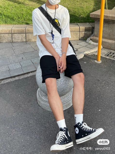 Outfit With Black Shorts Men, Clothes For Guys Street Styles, Converse With Shorts Men, Outfits With Converse Men, Outfits Shorts Hombre, Basketball Shorts Outfit Mens, Grunge Summer Outfits Men, Korean Street Fashion Mens Casual, Converse All Star Outfit