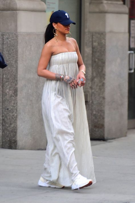 May 27, 2016 In the midst of a muggy New York day, RiRi stepped out wearing a billowy strapless maxi dress from Brock Collection with a baseball cap and white sneakers looking every bit casual-chic, as always. Rihanna Maxi Dress, Cap And Dress Outfit, Cap Style Woman, Rihanna Style 2015, Rihanna Dress, Rihanna Outfits, Rihanna Looks, Cap Outfit, Maxi Dress Outfit