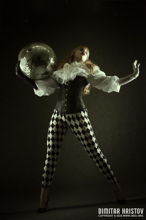 Evil Circus Costume, Black And White Jester Costume, Clown Fashion Aesthetic, Magician Costume Women, Jester Costume Female, Stage Poses, Circus Costumes Women, Circus Magician, Cabaret Goth