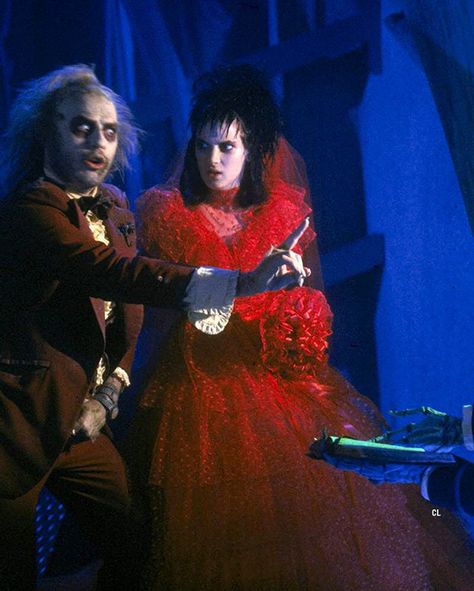 Lydia Deetz Red Wedding Dress, Lydia Beetlejuice Wedding, Beetlejuice And Lydia Matching Pfp, Lydia Beetlejuice Aesthetic, Iconic Duos Movies, Lydia Deetz And Beetlejuice, Beetle Juice And Lydia, Lydia Deetz Winona Ryder, Beetle Juice Lydia