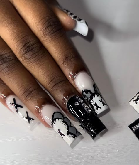 Kaws Design Nails, Kaws Set Nails, Nails Extra Art Designs, Klaws Nails Design, Klaws Nails, White Kaws Nails, Kaws Nail Designs, Kaws Nails Set, Kaws Nails Black