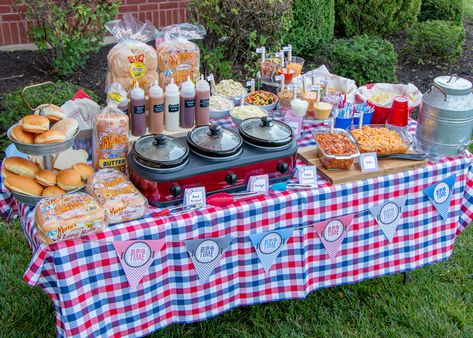 Cheese Burger Bar, Birthday Burger Bar, Bbq Burger Bar, 4th Of July Burger Bar, Diy Burger Bar, Hamburger Toppings Bar, Build Your Own Burger Bar Ideas, Burger Party Ideas Food Bars, Hamburger Party Ideas