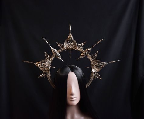 The Angel Halo Headpiece is an exquisite and haunting accessory that exudes an aura of dark elegance, making it the perfect choice for a Halloween costume or a gothic-themed photo shoot.  The crown is available in different colors (see last photo). The crown in the photo in old gold color. Goth Crown, Gothic Headpiece, Halo Headpiece, Angel Halo, Gothic Crown, Goddess Crown, Headpiece Accessories, Headpiece Diy, Halo Crown