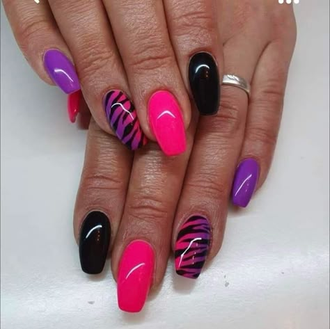 Fucsia Nails Design, Cute Neon Nail Ideas, Unique Acrylic Nails Creative, Neon Gel Nails, Neon Nails Designs, Neon Nail Ideas Summer, Neon Nail Ideas, Summer Nails 2023, Neon Nail Designs