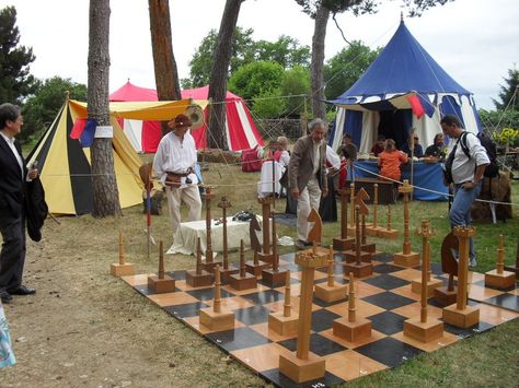 http://princessa.hubpages.com/hub/how-to-organize-a-medieval-party cool chess set! Medieval Party Ideas, Medieval Banquet, Giant Chess, Reformation Day, Medieval Recipes, Castle Party, Medieval Fair, Medieval Games, Game Of Thrones Party