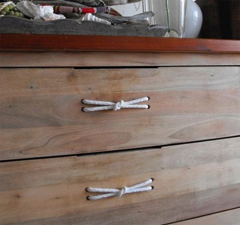 10 Knobs You Can Make Yourself > Life Your Way Drawer Pulls Diy, Draw Handles, Diy Knobs, Deco Marine, Details Furniture, Rope Pulls, Diy Drawers, Deco Nature, Dresser Handles