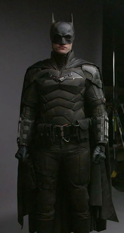 Robert Pattinson Batman Suit, Robert Pattinson Batman Costume, Batman Costume Design, Batman Begins Suit, All Batman Suits, Batman Suit Design, The Batman Suit, The Batman Costume, Batman Pattinson