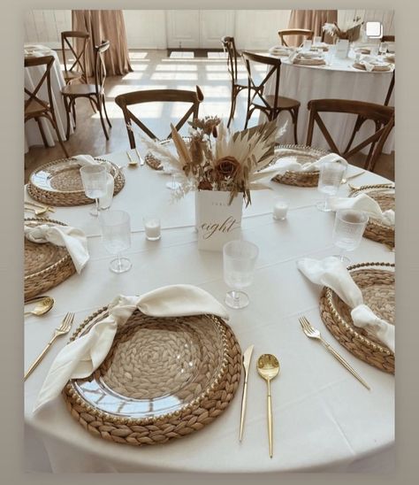 Table Set For Wedding, Boho Round Wedding Table, Beige Table Centerpiece, Neutral Wedding Decor Table, Neutral Dining Table Setting, Simple Table Set Up Wedding, Circle Table Set Up, Round Table Boho Centerpieces, Round Table Boho Decor