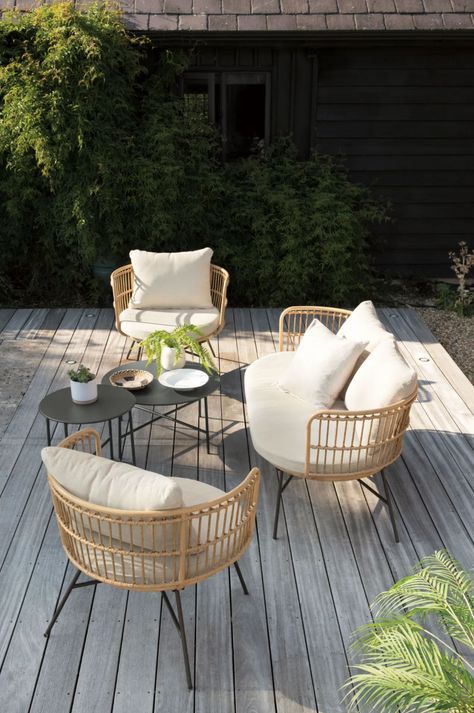 Kursi Outdoor, Metal Nesting Tables, Garden Loungers, Garden Furniture Design, Porch Chairs, Rattan Outdoor Furniture, Balcony Furniture, Garden Sofa, Rattan Furniture