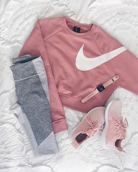 pinterest @ mnnxcxx Legging Outfits, Pink Nike, Adidas Outfit, Athleisure Fashion, Womens Workout Outfits, Athleisure Outfits, Sporty Outfits, Sporty Chic, Athletic Outfits